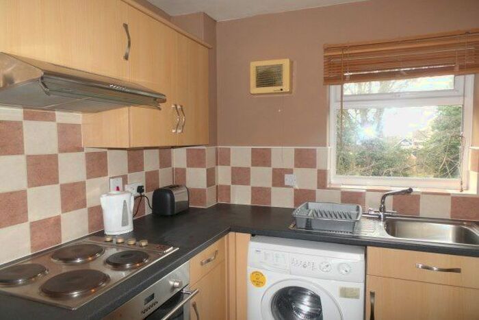 1 Bedroom Flat To Rent In Thornhill, Crawley, RH11