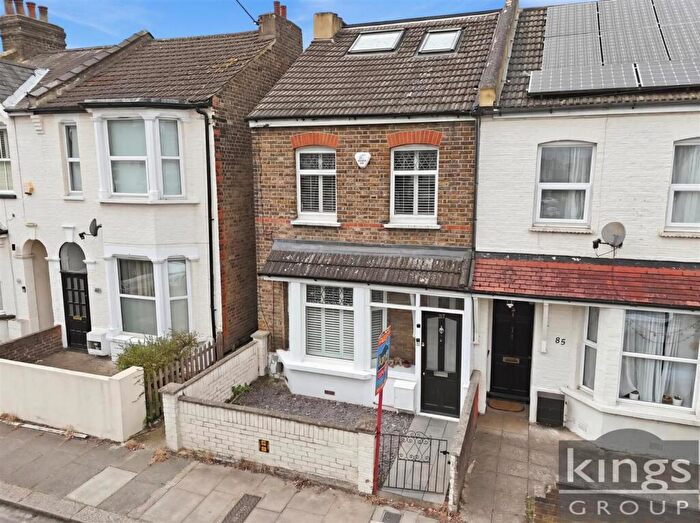 4 Bedroom End Of Terrace House For Sale In Bertram Road, Enfield, EN1