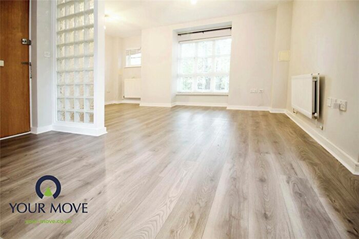 2 Bedroom Flat To Rent In Kingfisher Drive, Greenhithe, Kent, DA9