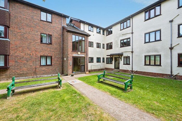 2 Bedroom Apartment For Sale In Leigh Road, Eastleigh, SO50