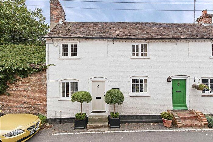 2 Bedroom End Of Terrace House To Rent In King Street, Odiham, Hook, Hampshire, RG29