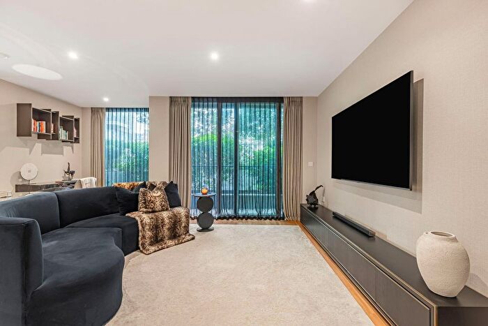 2 Bedroom Flat To Rent In Fairwater House, Chelsea Creek, Fulham, SW6