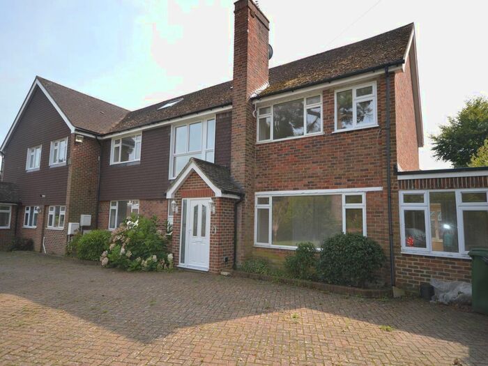 3 Bedroom Flat To Rent In Pine Lodge Somerfield Road, Maidstone, Kent ME16