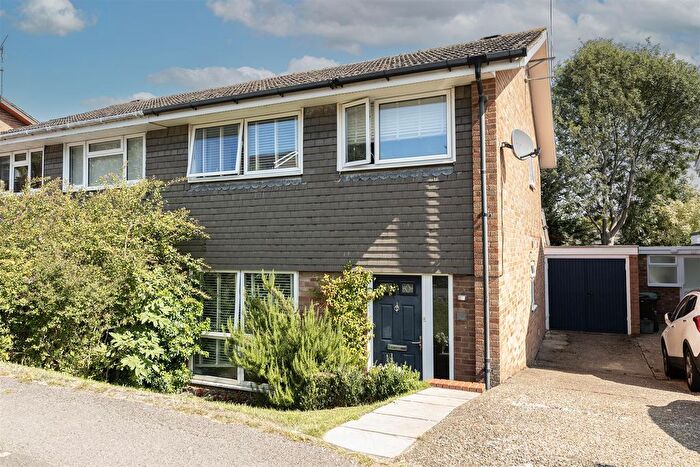 3 Bedroom Semi-Detached House For Sale In Barrons Row, Harpenden, AL5