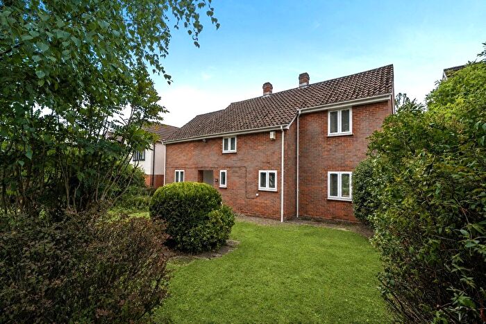 3 Bedroom Detached House For Sale In Bassett Green Road, Bassett, Southampton, Hampshire, SO16