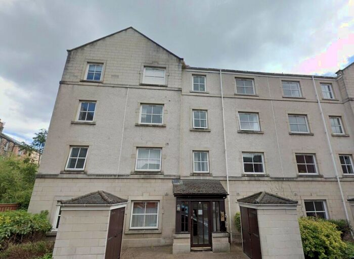 3 Bedroom End Of Terrace House To Rent In Murano Place, Edinburgh, EH7