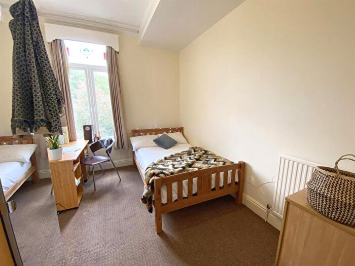 7 Bedroom Terraced House To Rent In Ash Grove, Hyde Park, Leeds, LS6