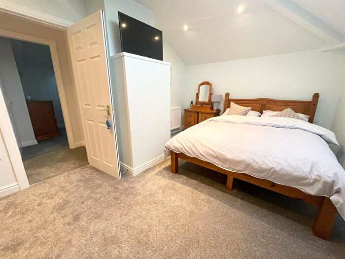 3 Bedroom Terraced House For Sale In Railway Street, Hornsea, HU18