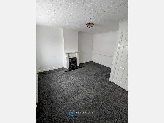 2 Bedroom Flat To Rent In Half Mile Close, Stanningley, Pudsey, LS28
