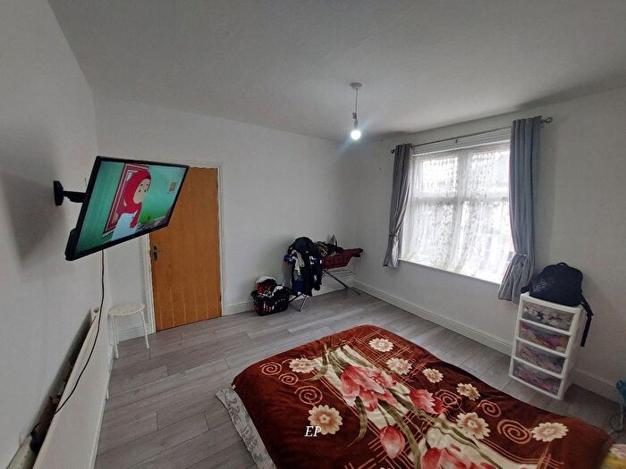 3 Bedroom Terraced House To Rent In Stroud Road, Leicester, LE5