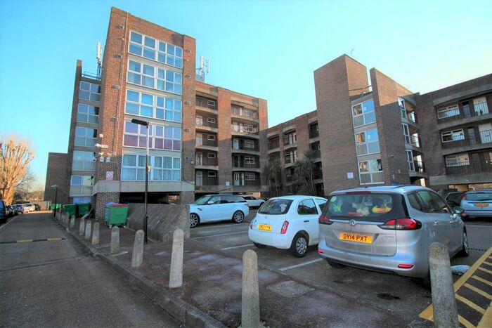 1 Bedroom Flat For Sale In Harris Close, Hounslow, TW3