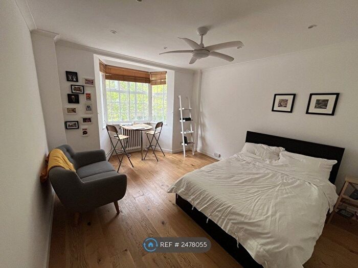 Studio To Rent In Russell Court, London, WC1H