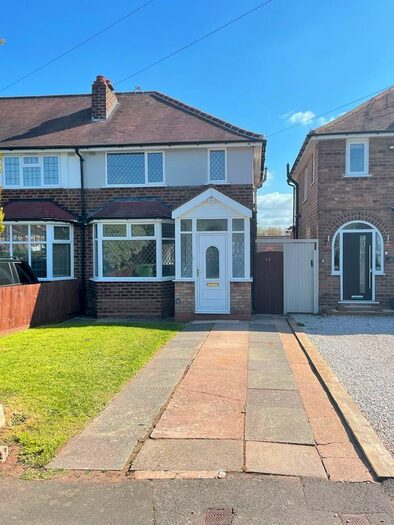 3 Bedroom End Of Terrace House To Rent In Parsonage Drive, Birmingham, B45