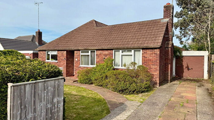 3 Bedroom Detached Bungalow For Sale In Paddock Road, Newbury, RG14