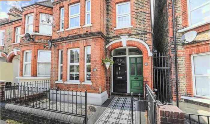 3 Bedroom Maisonette To Rent In Chingford Lane, Woodford Green, IG8