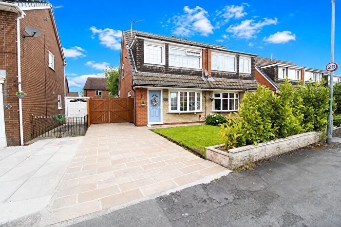 3 Bedroom Semi-Detached House For Sale In Larchwood Crescent, Leyland, Lancashire, PR25