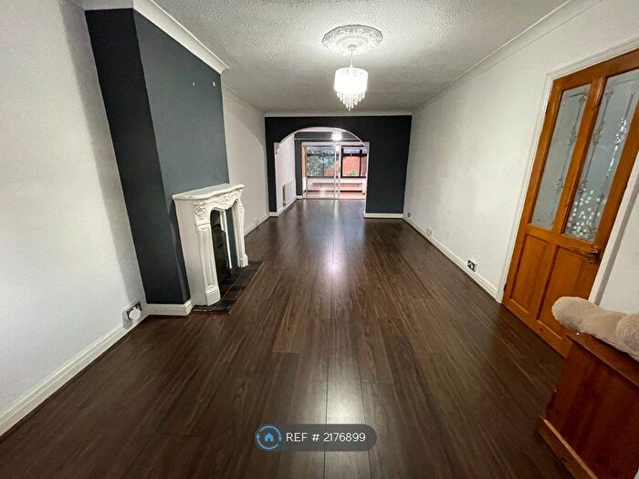 3 Bedroom Semi-Detached House To Rent In Arbour Way, Hornchurch, RM12