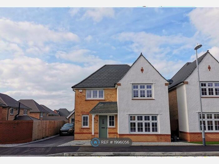 4 Bedroom Detached House To Rent In Cavalier Square, Chadderton, Oldham, OL9