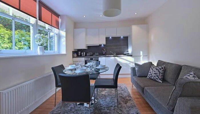 2 Bedroom Flat To Rent In Hamlet Gardens, London, W6