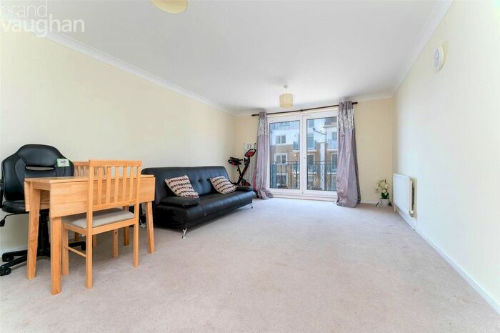2 Bedroom Flat To Rent In Collingwood Court, The Strand, Brighton, BN2