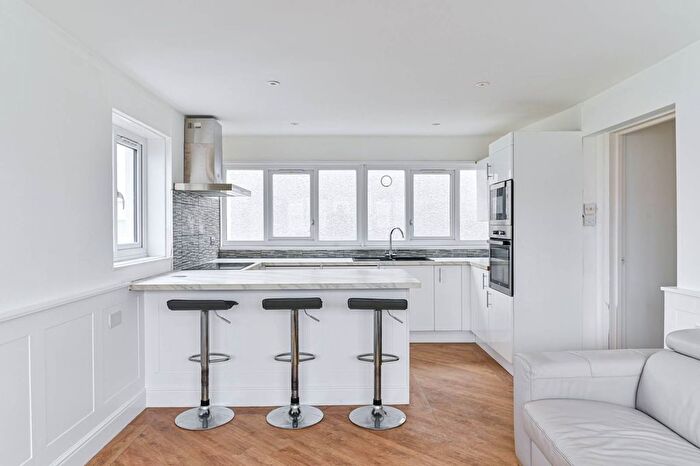 1 Bedroom Flat For Sale In Caernarvon Close, Mitcham, CR4