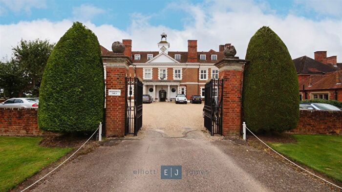 4 Bedroom Flat For Sale In Hill Hall, Theydon Mount, Epping, CM16