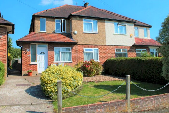 2 Bedroom Maisonette To Rent In Alandale, Pinner, HA5