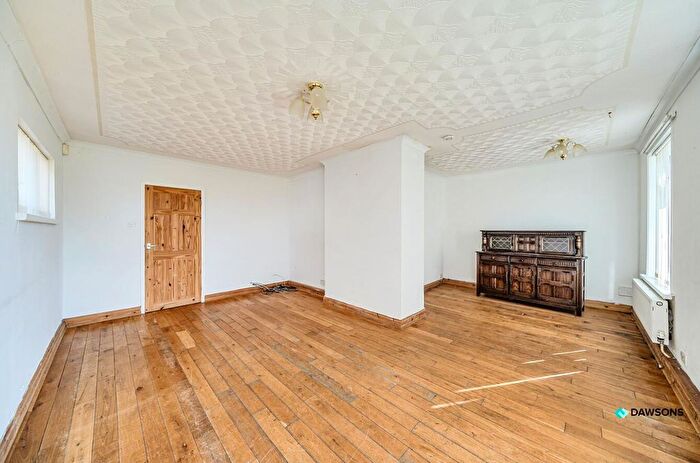3 Bedroom Detached Bungalow For Sale In Whitestone Avenue, Bishopston, Swansea, SA3