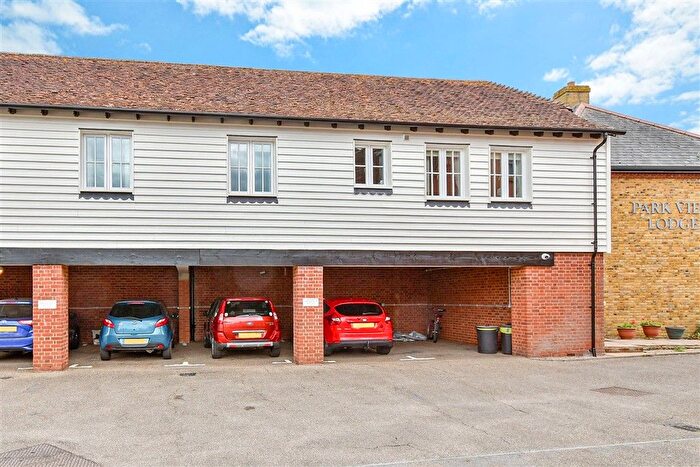 1 Bedroom Flat For Sale In East Street, Faversham, Kent, ME13