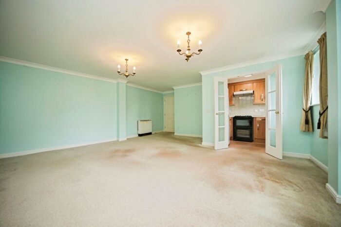 2 Bedroom Apartment For Sale In Holme Oaks Court, Ipswich, IP3