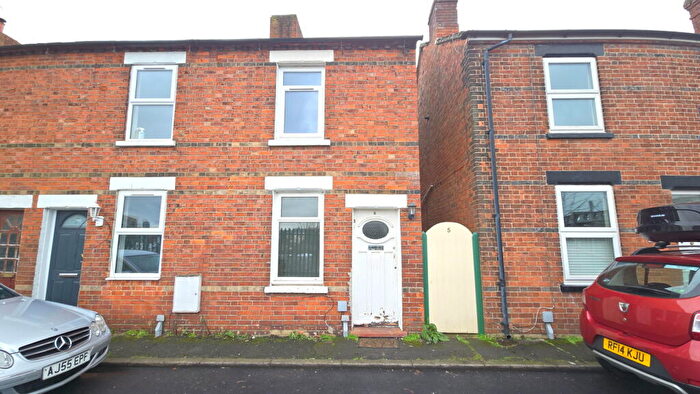 2 Bedroom End Of Terrace House For Sale In Railway Road, Newbury, RG14