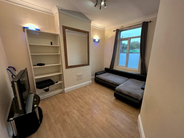 1 Bedroom Flat To Rent In Brockley Cross, London, SE4