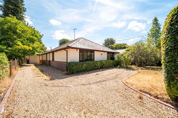 4 Bedroom Detached Bungalow For Sale In The Green, Kimpton, SP11