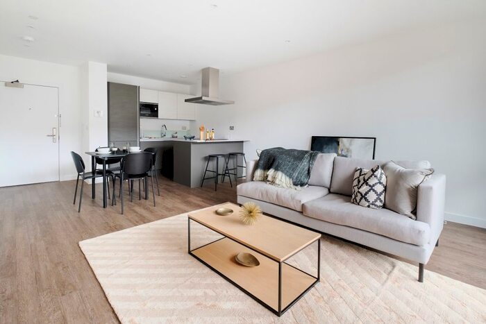 1 Bedroom Flat To Rent In Vanguard Way, London, E17