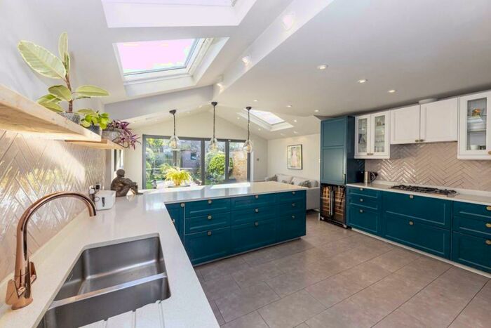 4 Bedroom Terraced House To Rent In Hydethorpe Road, Balham, SW12