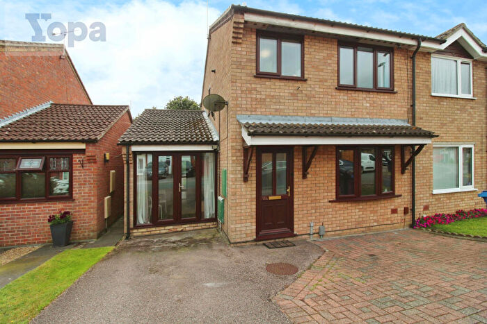 4 Bedroom Semi-Detached House For Sale In Platters Close, Ipswich, IP3