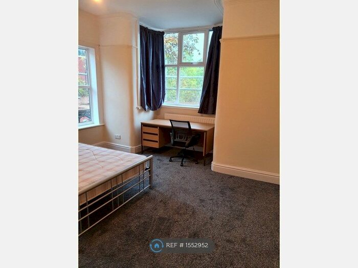 7 Bedroom Semi-Detached House To Rent In Hanover Crescent, Manchester, M14