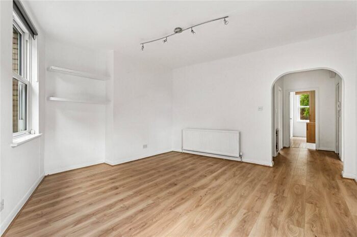 2 Bedroom Apartment To Rent In Ockendon Road, London, N1