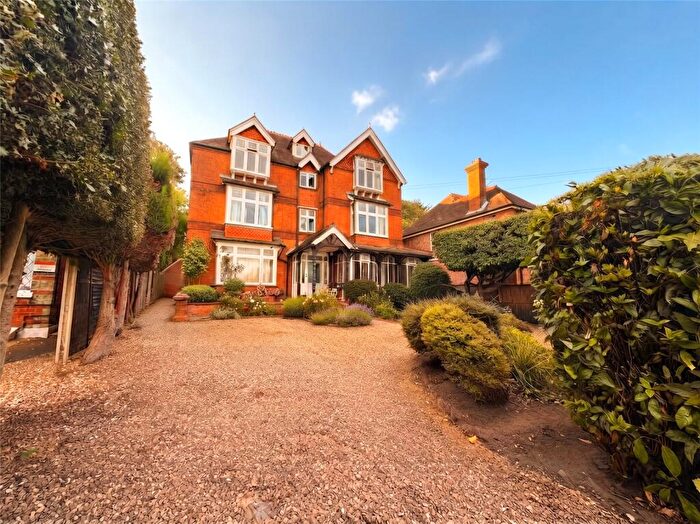 3 Bedroom Duplex For Sale In Woodlands Road, Camberley, Surrey, GU15