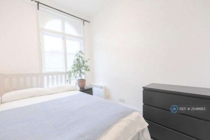 2 Bedroom Flat To Rent In London, London, NW1