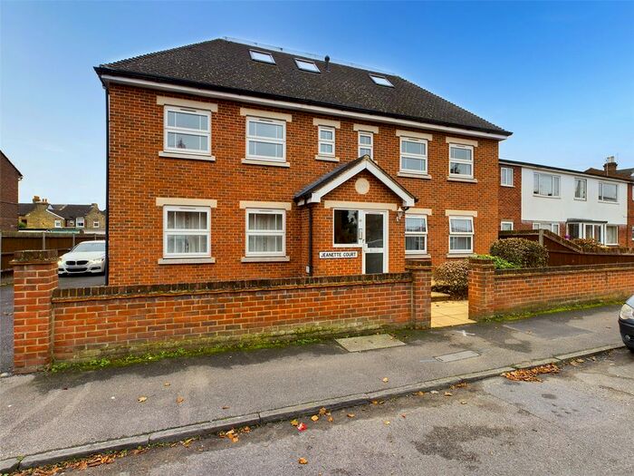 2 Bedroom Flat To Rent In Chaucer Road, Ashford, Surrey, TW15