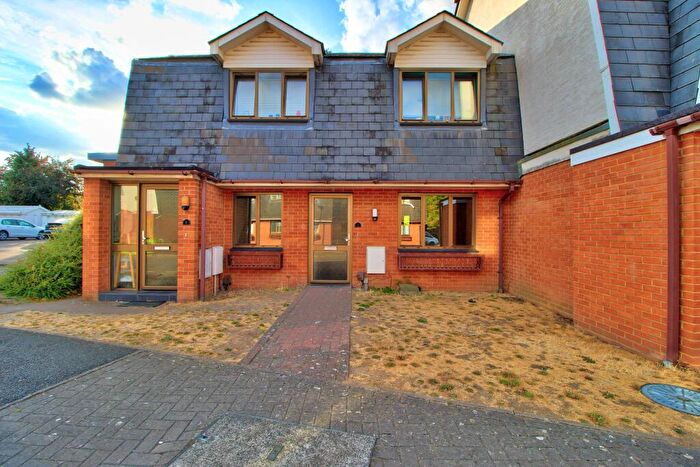 2 Bedroom Maisonette For Sale In Braeside, Binfield, Bracknell, RG12