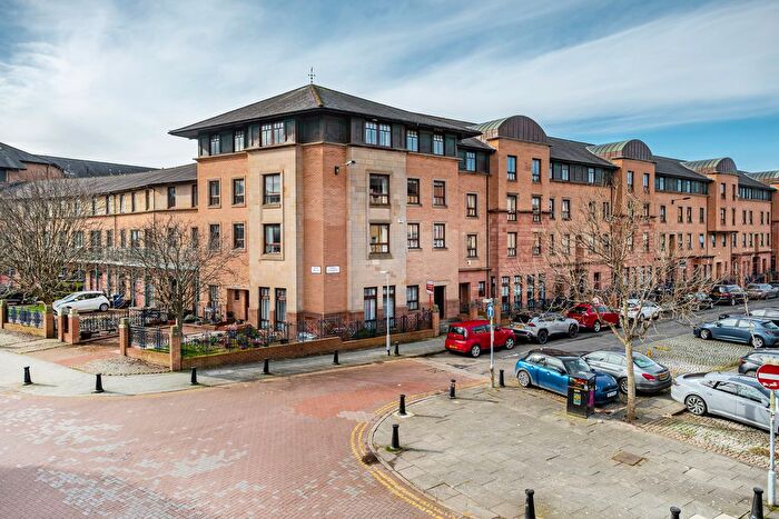 3 Bedroom Flat For Sale In Errol Gardens, Oatlands, Glasgow, G5