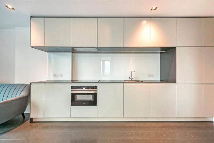 1 Bedroom Flat To Rent In Amory Tower, Marsh Wall, E14