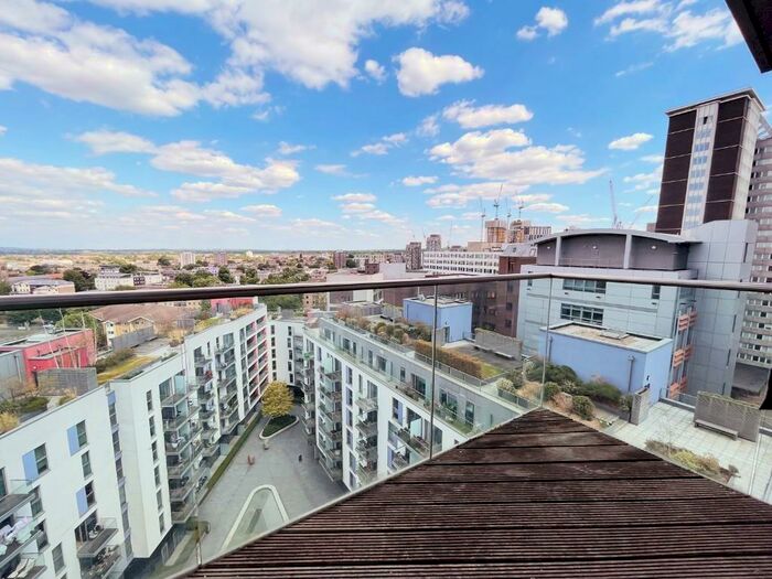 2 Bedroom Apartment To Rent In Saffron Central Square, Croydon, CR0