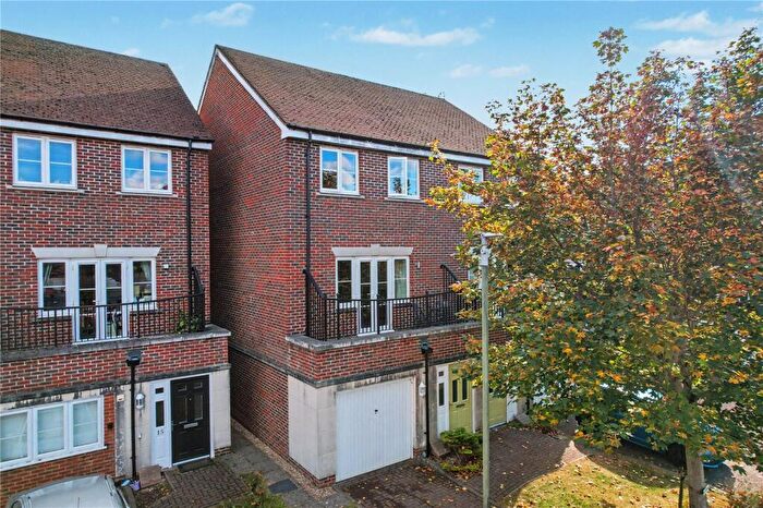4 Bedroom Semi Detached House For Sale In Cowden Close, Farnham, Surrey, GU9