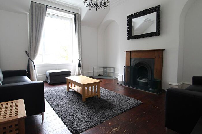 2 Bedroom Flat To Rent In Leslie Terrace, First Floor, AB25