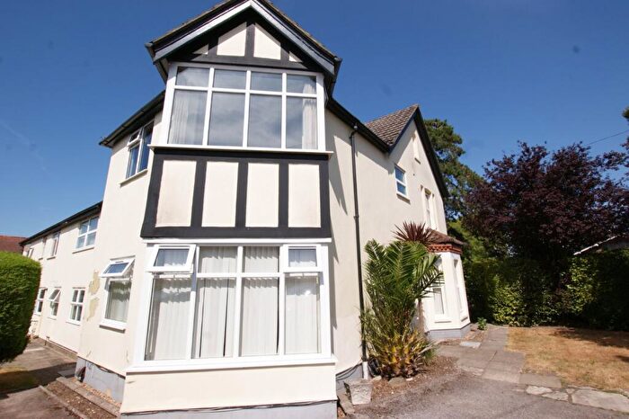 2 Bedroom Maisonette For Sale In Knights Ct, Kirkway, Broadstone, Dorset, BH18