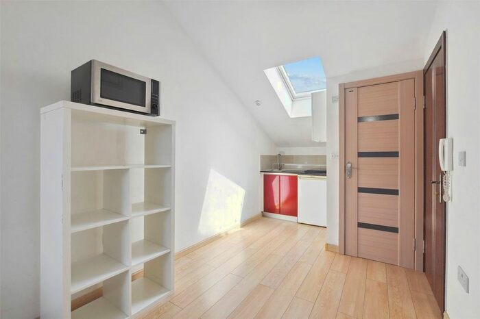 Studio To Rent In Dawes Road, London, SW6
