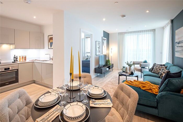 2 Bedroom Flat For Sale In Vernal Way, London, N18